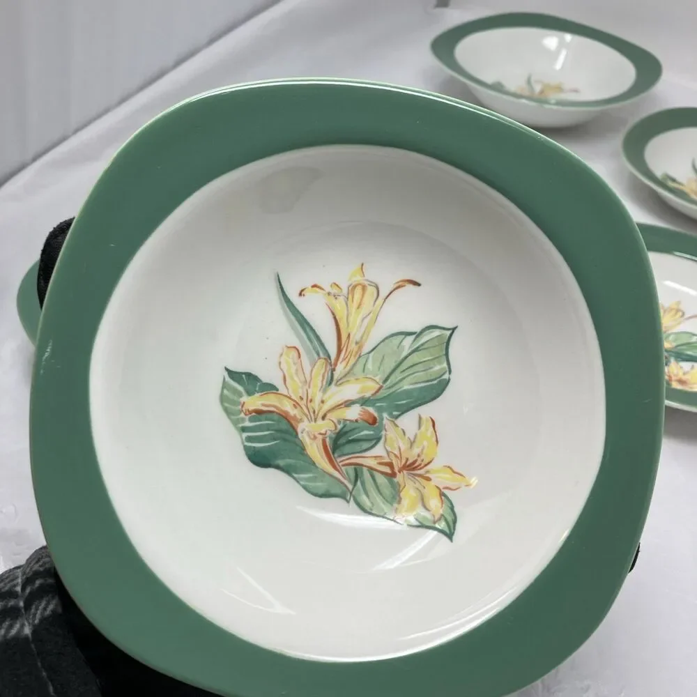 Taylor Smith Taylor Conversation Day Lily Bowls Lot Of 4 Berry Desert & 3 Cereal